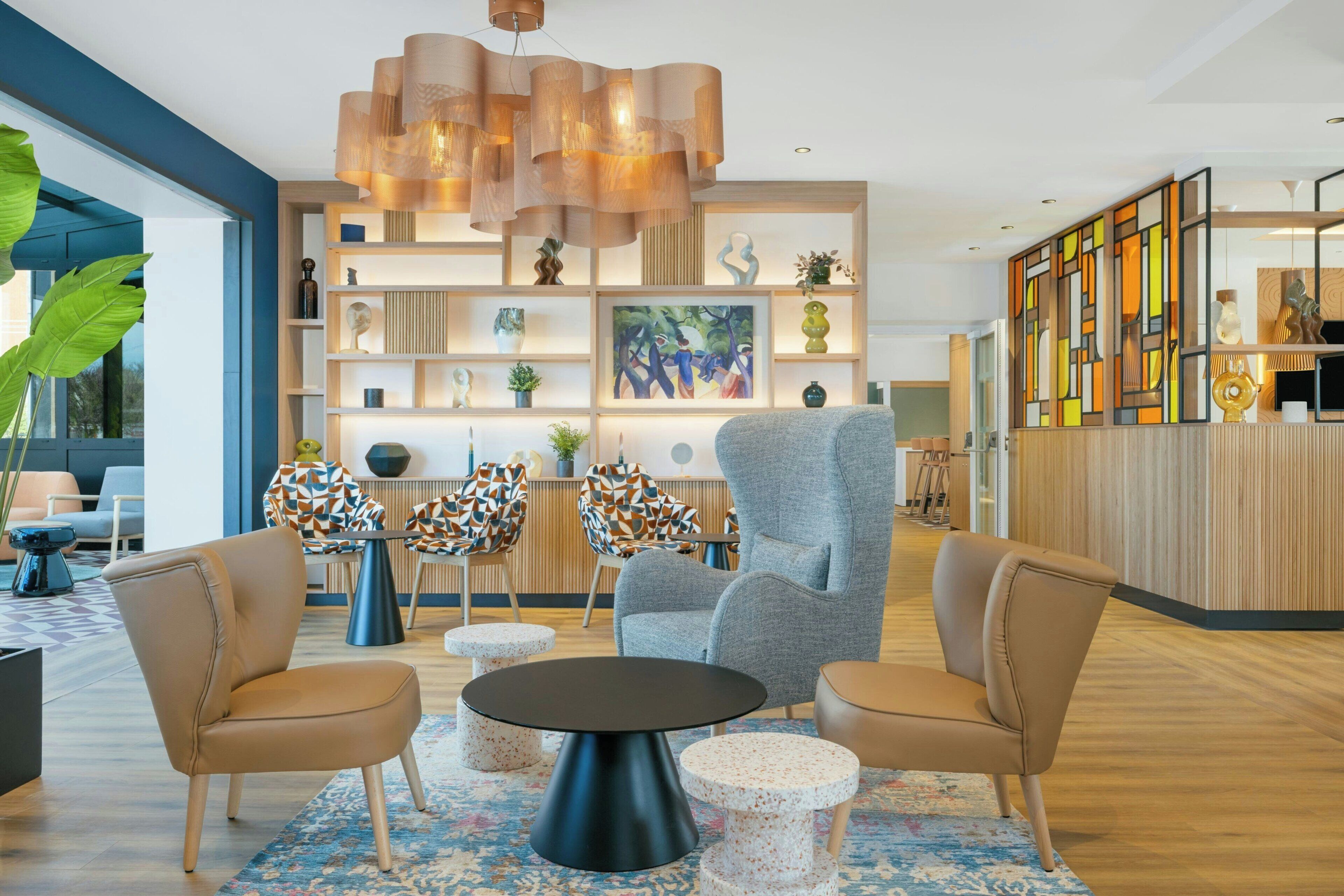 Lobby lounge