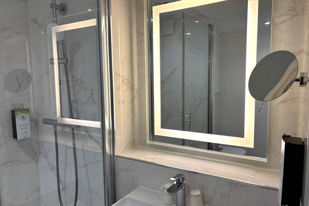 shower, rainfall showerhead, eco-friendly toiletries, hair dryer