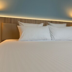 Bộ đồ giường cao cấp, két bảo mật tại phòng 