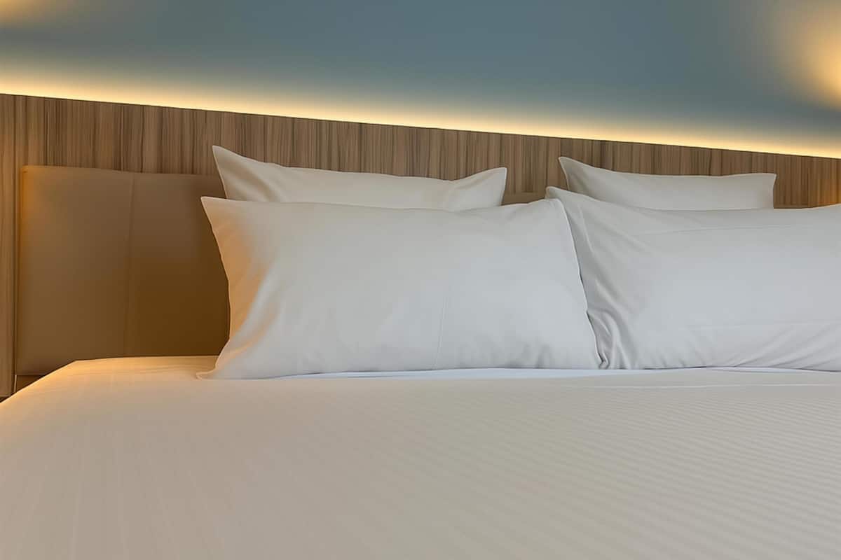 Premium bedding, in-room safe, individually furnished, desk