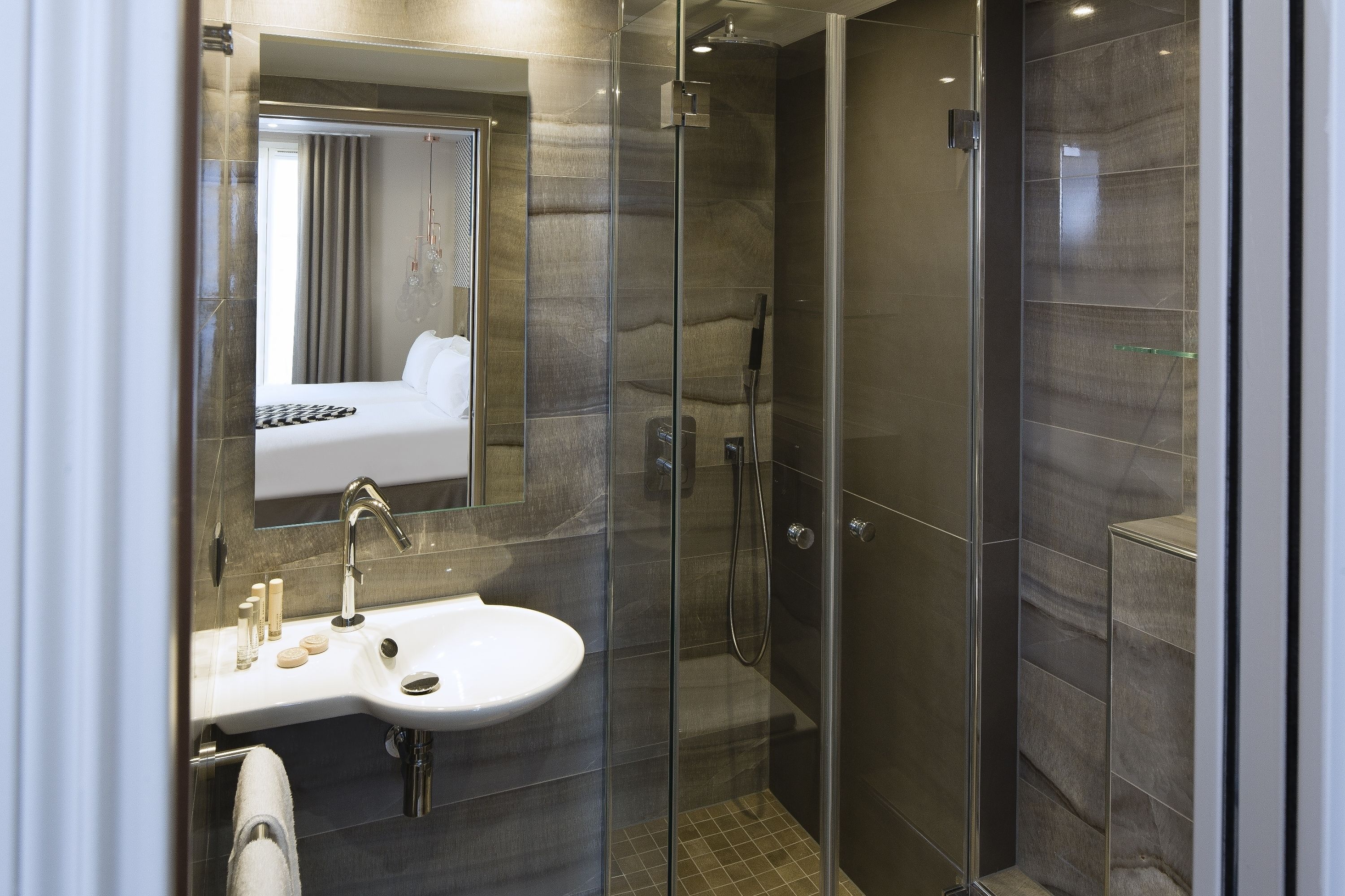 standard twin room, 2 single beds | bathroom | shower, free toiletries, hair dryer, towels