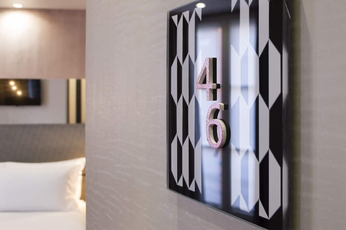 Junior Suite Design Luxe | In-room safe, desk, blackout drapes, soundproofing