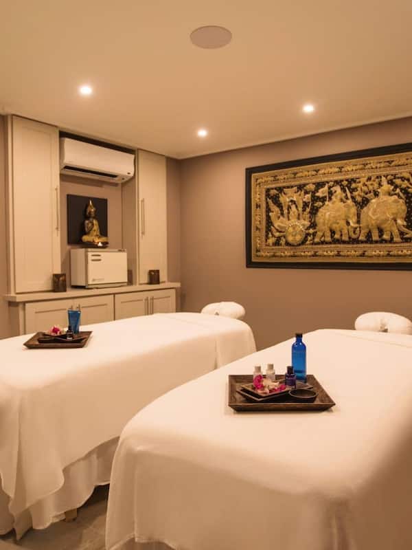 Couples treatment rooms, sauna, body treatments, aromatherapy