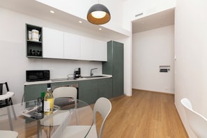 Grand Suite, City View, Annex Building | Private kitchen | Coffee/tea maker, electric kettle - Hotel Amalfi (Rome)