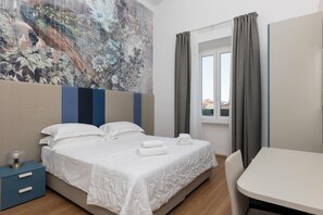 Grand Suite, City View, Annex Building | Minibar, in-room safe, desk, free WiFi - Hotel Amalfi (Rome)