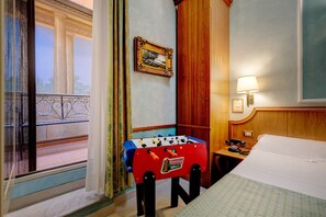 Minibar, in-room safe, desk, free WiFi