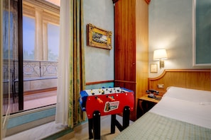 Minibar, in-room safe, desk, free WiFi