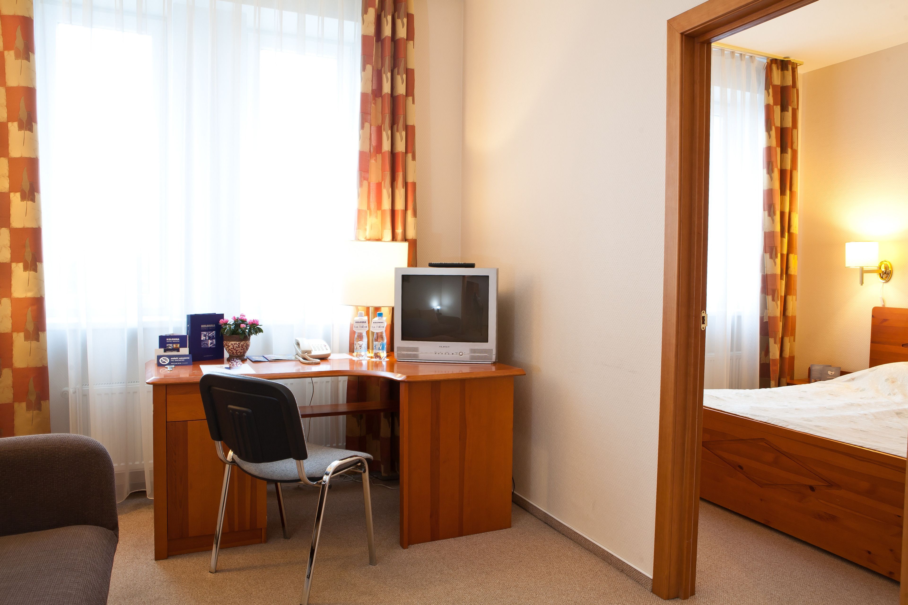 basic triple room, 1 bedroom | in-room safe, desk, iron/ironing board, free wifi