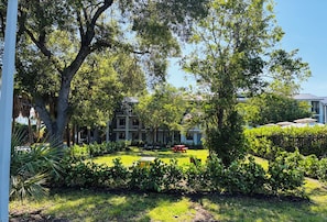 BBQ/picnic Area - Nova Inn Resort (Boynton Beach)