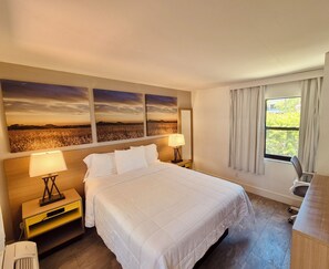 Quarto solteiro standard, 1 cama Queen, para não fumantes | 1 quarto, roupas de cama premium, camas com colchões pillow-top