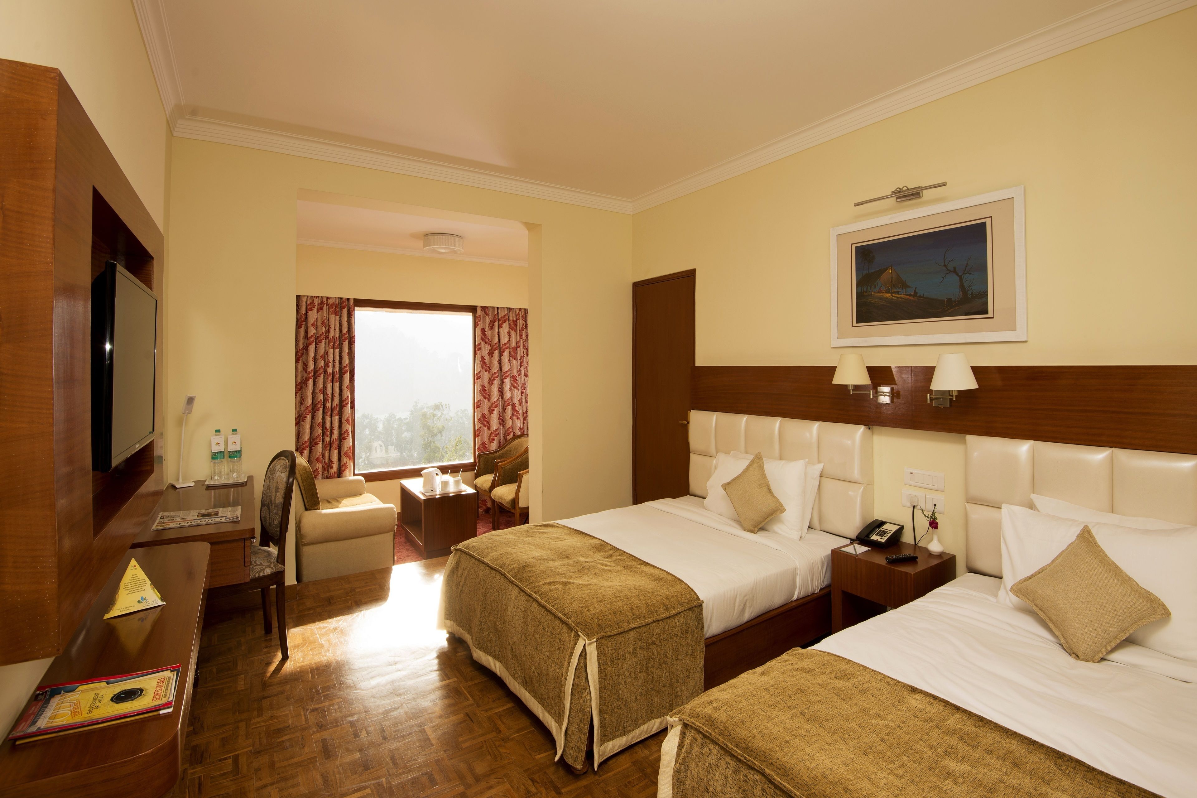 豪華客房 | 義大利 Frette 床單、記憶床墊、客房內保險箱、獨特裝潢