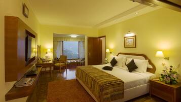 Deluxe kamer | Badkamer | Een douche, een regendouche, gratis toiletartikelen, een haardroger