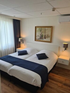 Standard Room, 2 Twin Beds, Accessible, Bathtub | Premium bedding, pillowtop beds, minibar, in-room safe - Best Western Hotel Slenaken (Heijenrath)