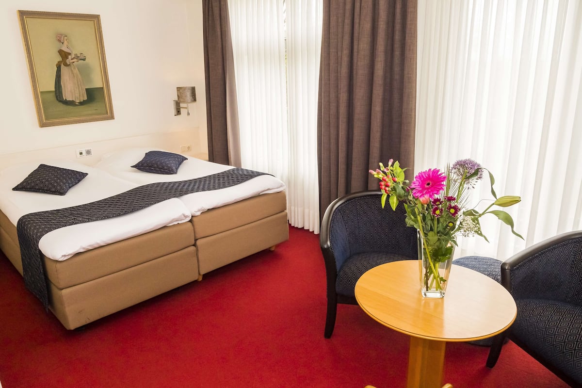 1 bedroom, premium bedding, pillow-top beds, minibar