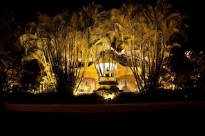Façade de l’hébergement – soirée/nuit