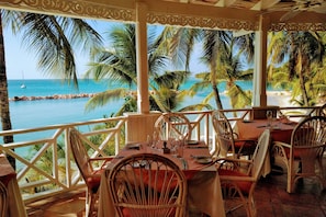 2 restaurantes, café da manhã, culinária internacional