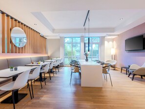 Daily buffet breakfast (EUR 13.90 per person)