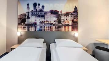 Twin Room | Desk, blackout drapes, soundproofing, free WiFi