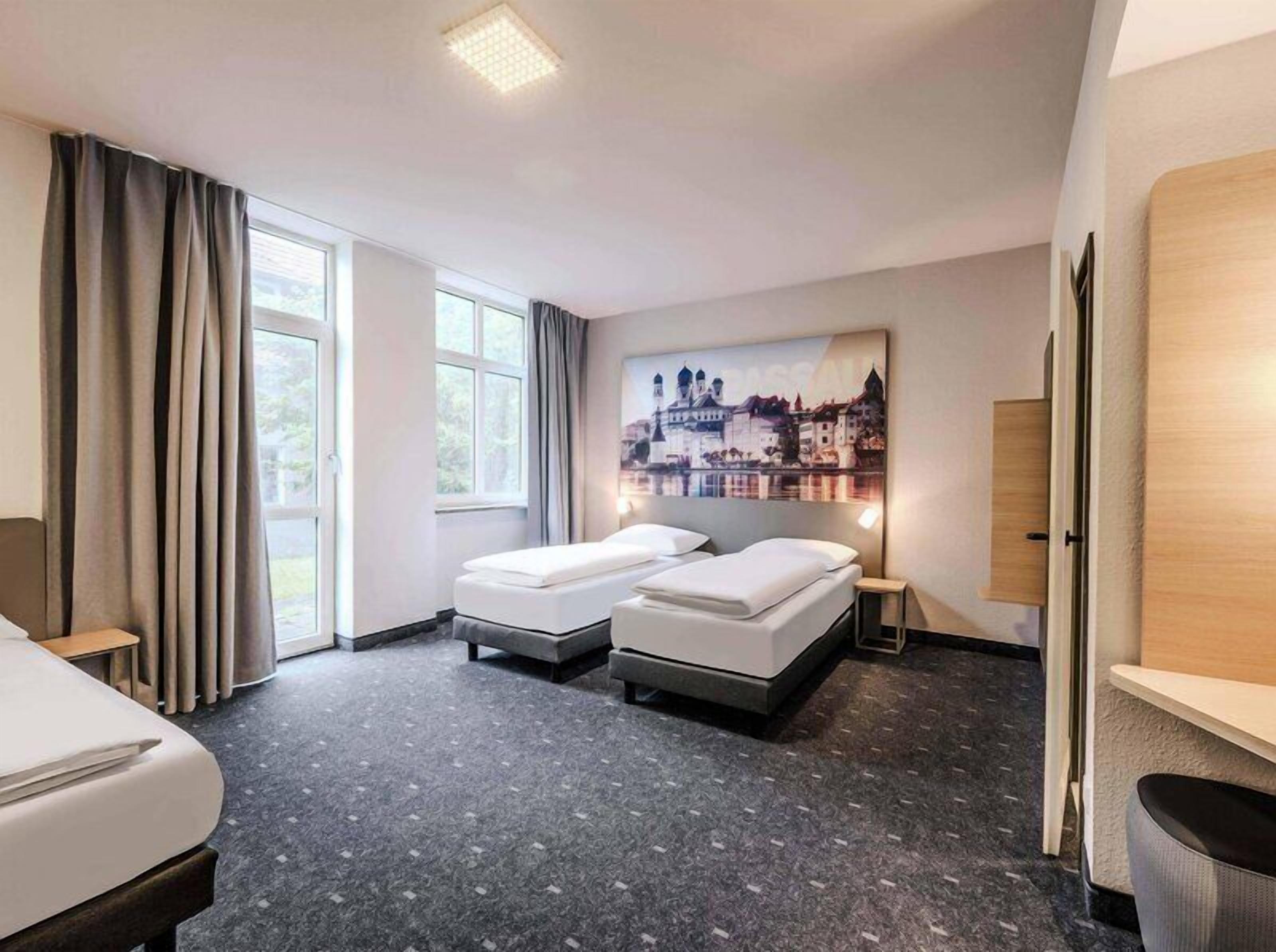 Triple Room | Desk, blackout drapes, soundproofing, WiFi (free)