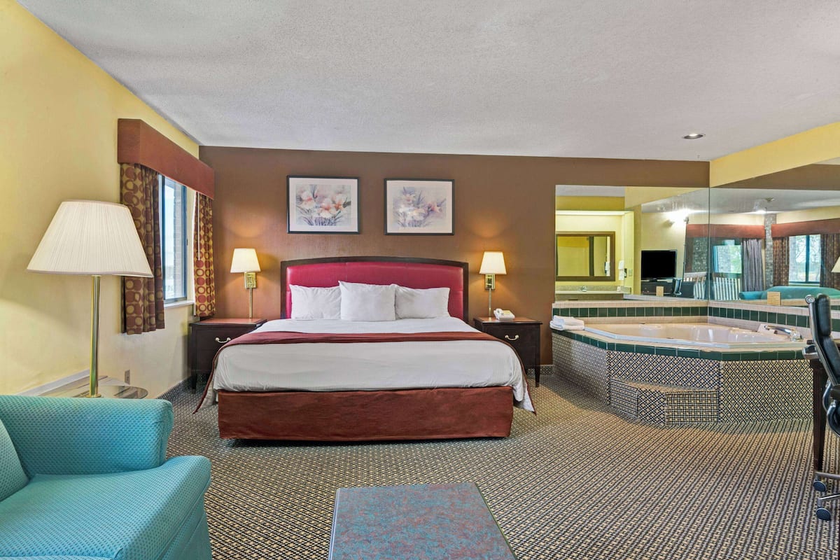 In-room safe, iron/ironing board, cribs/infant beds, rollaway beds