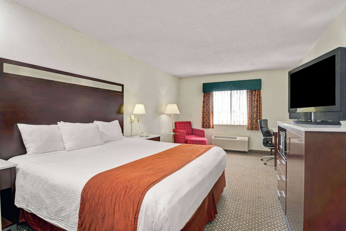 In-room safe, iron/ironing board, cots/infant beds, rollaway beds