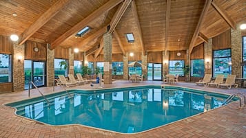 Indoor pool, sun loungers