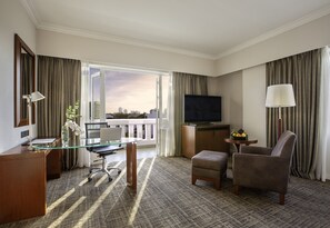 Premier Room, 1 King Bed | Minibar, in-room safe, individually furnished, desk