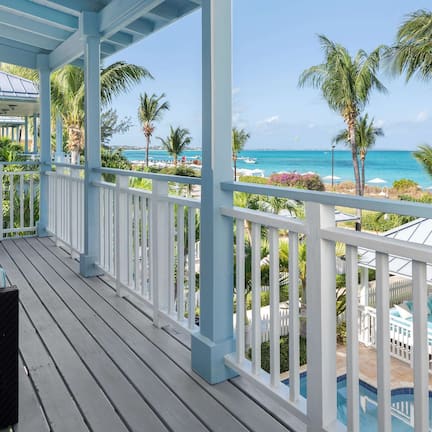 Premium bedding, minibar, in-room safe, soundproofing