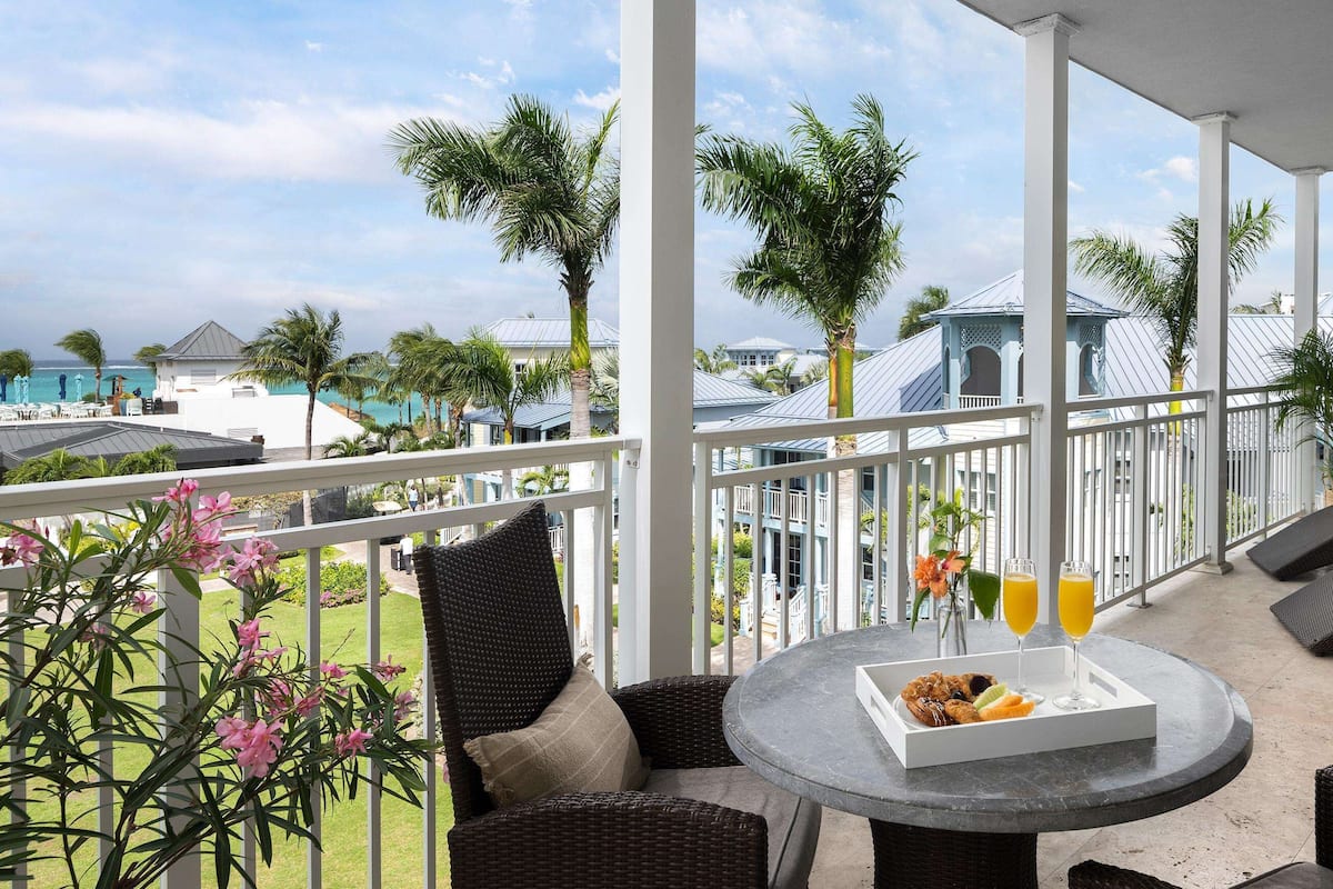 Suite, 1 habitación, vista al océano (Key West Oceanview Concierge Suite) | Ropa de cama de alta calidad y minibar