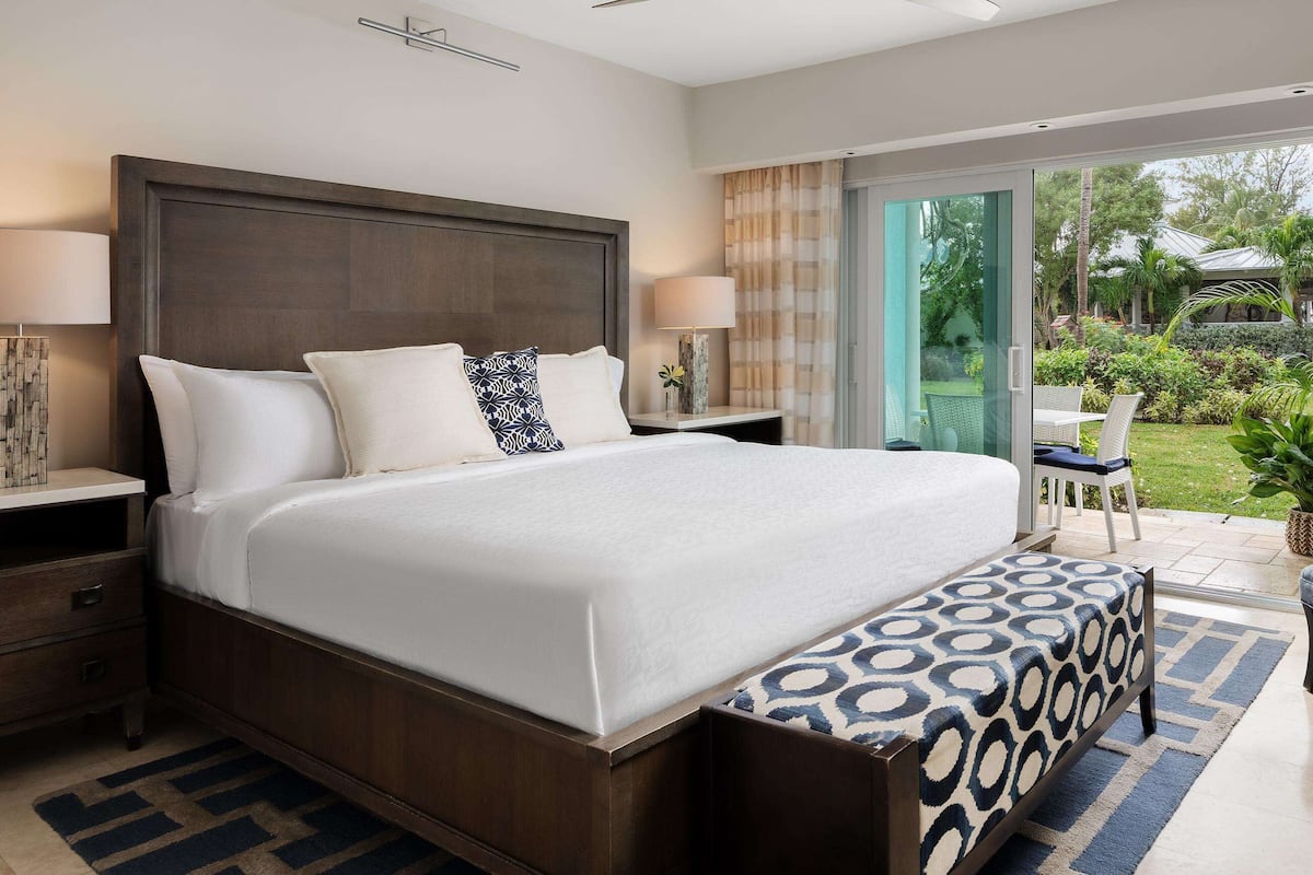 Villa, 1 habitación, vista al jardín (Seaside Concierge Suite) | Ropa de cama de alta calidad y minibar