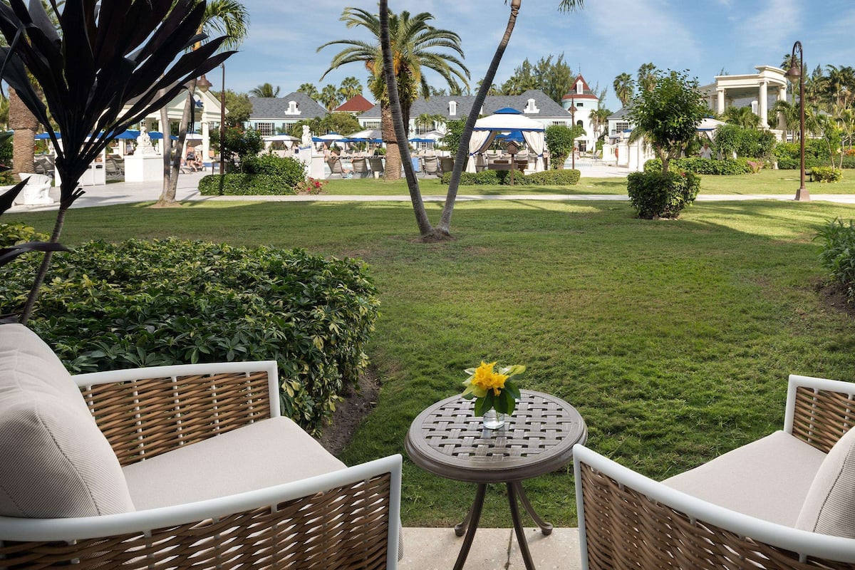 Luksushuone, 1 makuuhuone, näköala puutarhaan (French Village Walkout Room Double) | Näkymä huoneesta