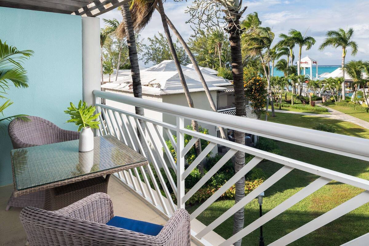 奢華套房, 1 間臥室 (Seaside  Concierge Suite) | 高級寢具、迷你吧、客房內保險箱、隔音