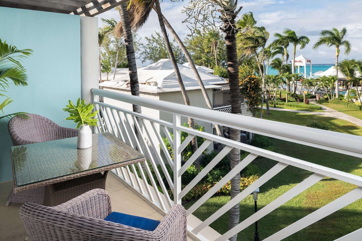 Suite de lujo, 1 habitación (Seaside Concierge Suite) | Ropa de cama de alta calidad y minibar
