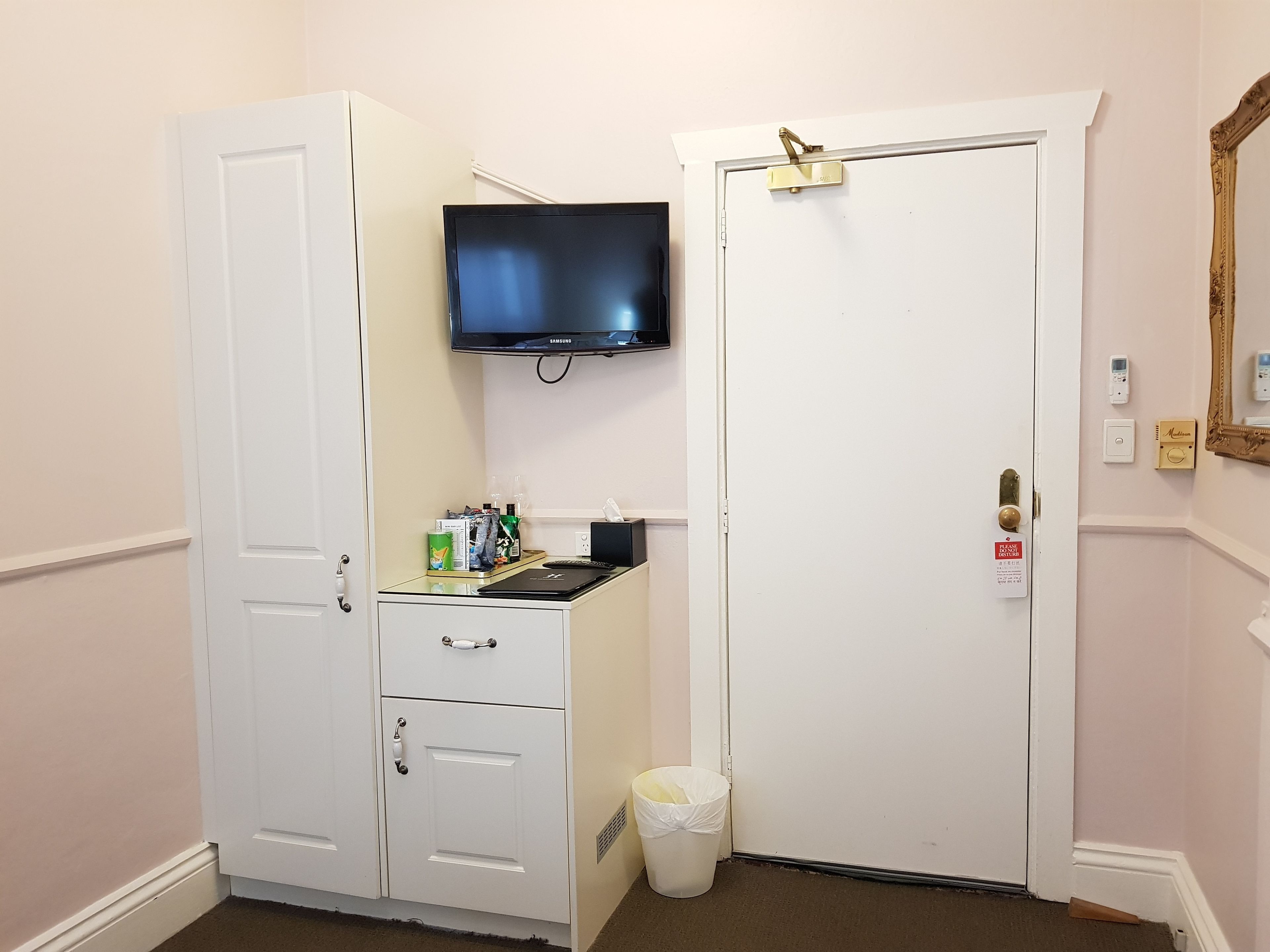 cosy room | premium bedding, minibar, individually decorated, individually furnished