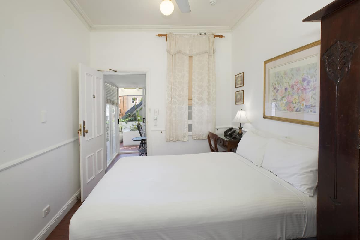 Premium bedding, minibar, individually decorated, individually furnished