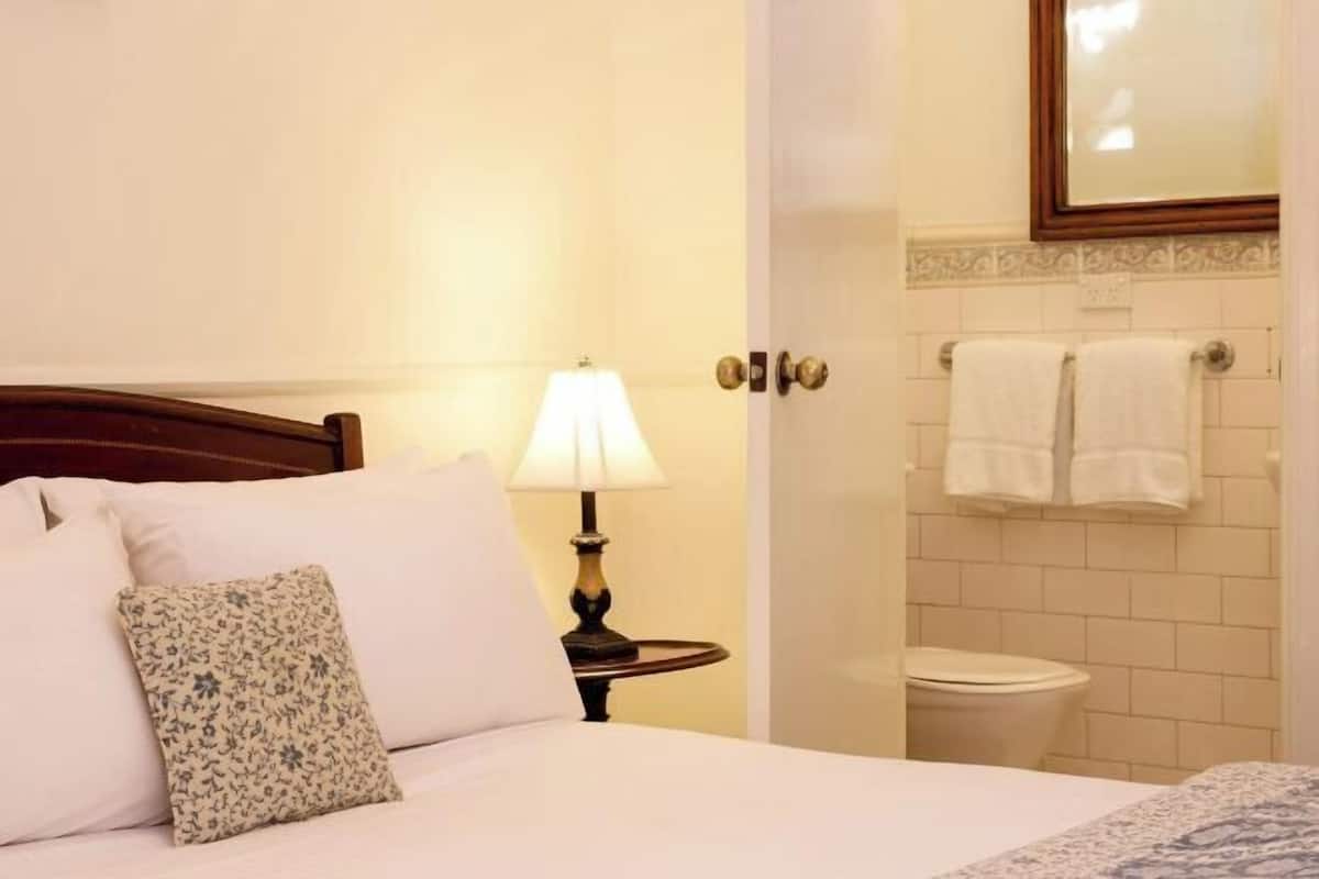 Premium bedding, minibar, individually decorated, individually furnished