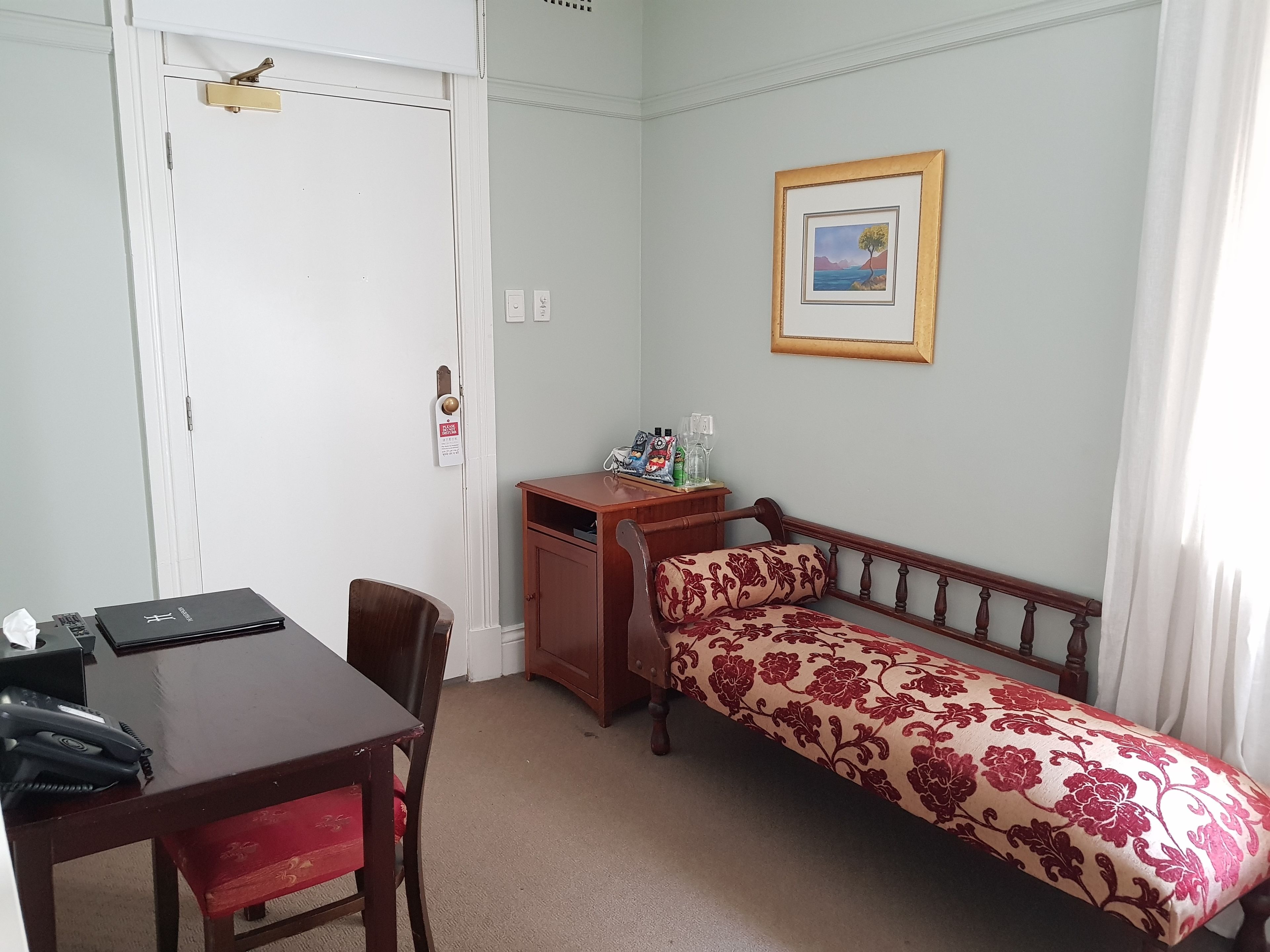 queen suite | premium bedding, minibar, individually decorated, individually furnished