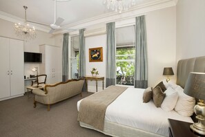 Manor Suite | Premium bedding, minibar, individually decorated, individually furnished
