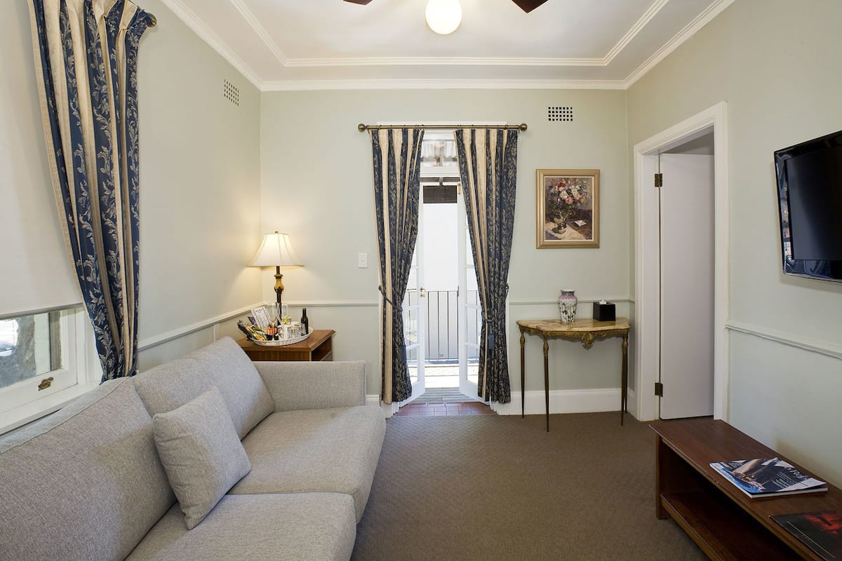 Queen Suite | Premium bedding, minibar, individually decorated, individually furnished