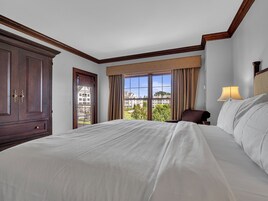 Premium bedding, pillowtop beds, in-room safe, desk