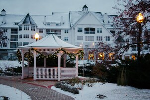 住宿正面 - 傍晚/夜晚