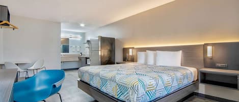 Desk, free WiFi, alarm clocks