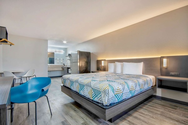 Desk, WiFi (free), alarm clocks