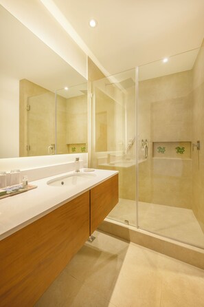 Shower, free toiletries, hair dryer, towels - Porta Hotel del Lago (Panajachel)