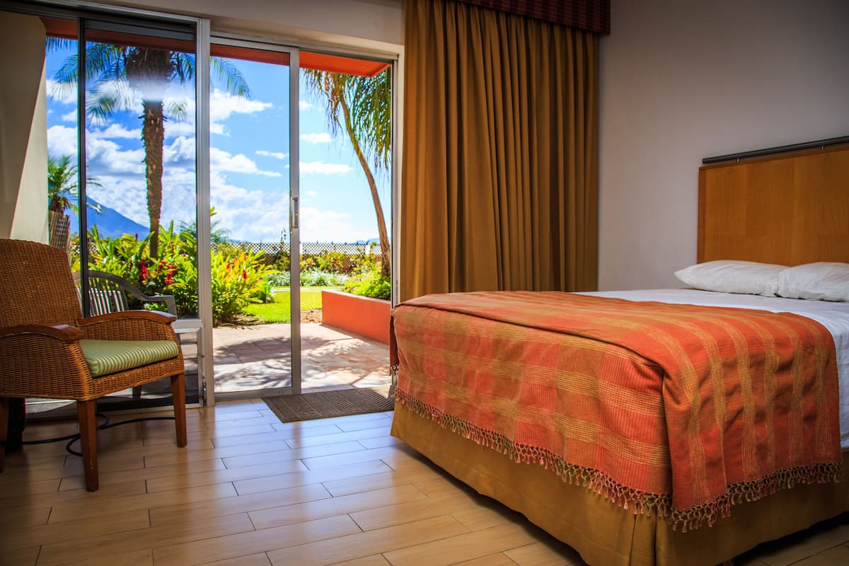 Garden Room | 1 bedroom, premium bedding, desk, blackout drapes