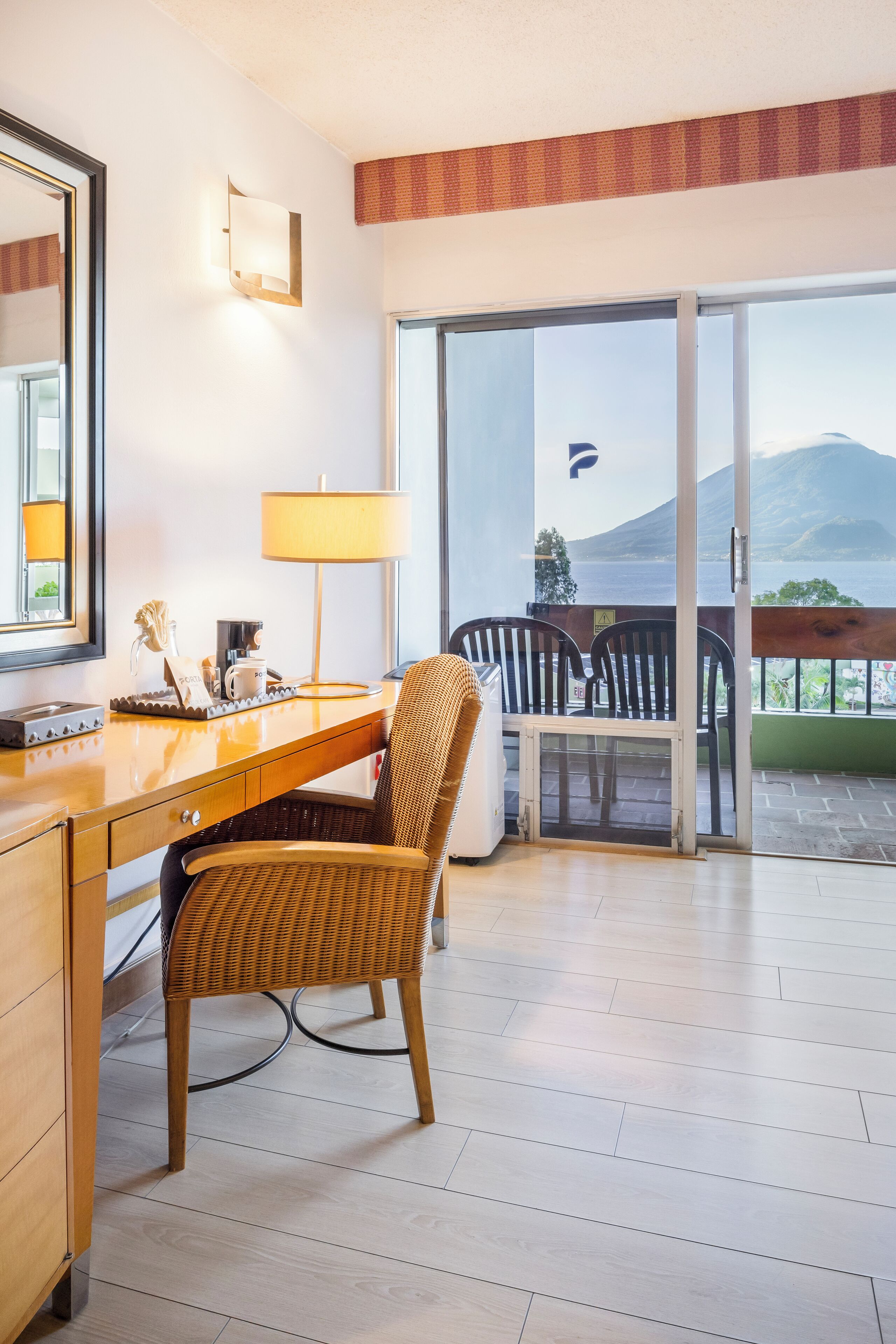 lake view deluxe room | room amenity