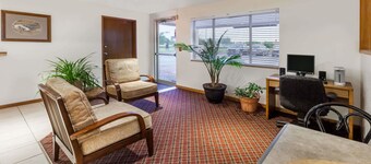Super 8 by Wyndham Ionia MI