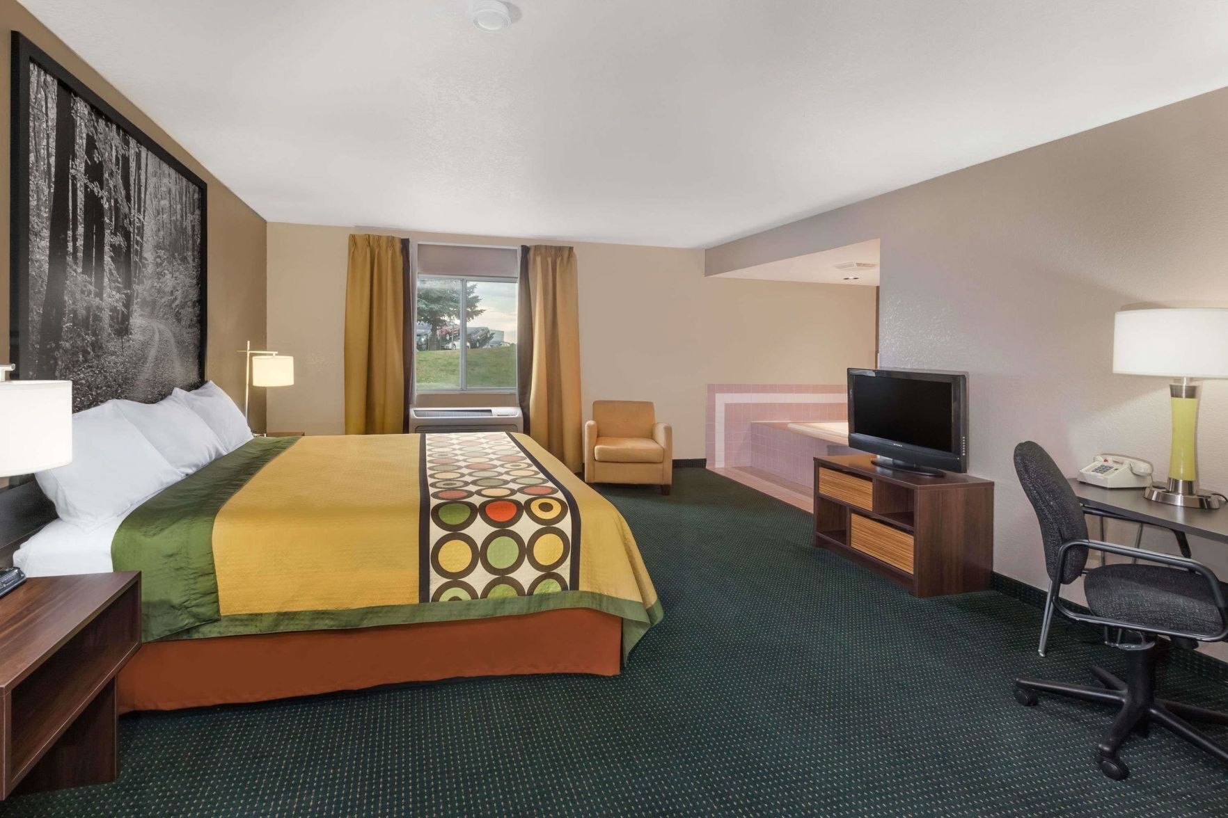 Premium bedding, desk, blackout drapes, free WiFi