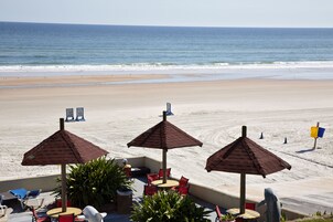 在海滩、沙滩毛巾