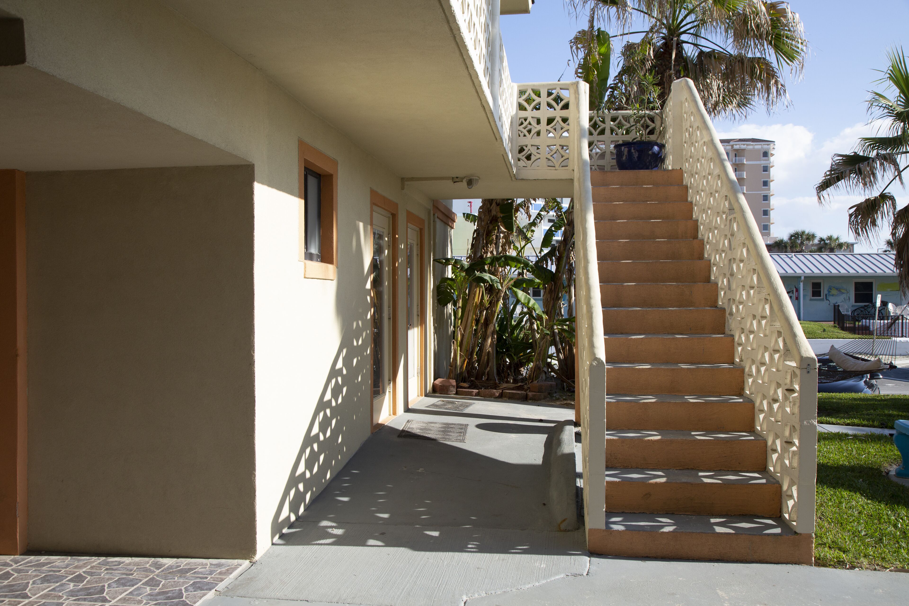 courtyard two queen beds | courtyard view